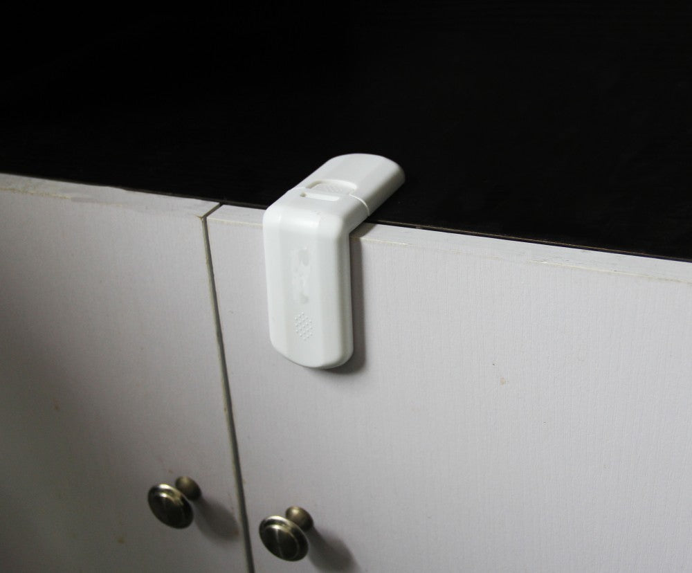 FreeON L alakú fiókzár 1 db (65354)